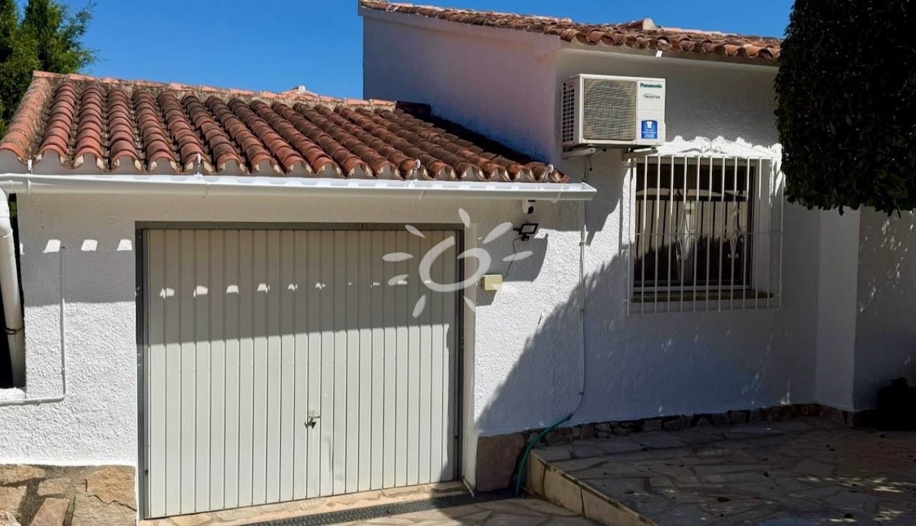 3 soverom Villa til salgs i Benissa med svømmebasseng garasje - € 795 000 (Ref: 9950732)