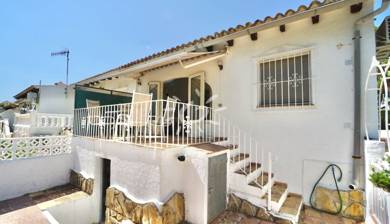 2 bedroom Bungalow for sale in Moraira with pool - € 329,000 (Ref: 9950733)