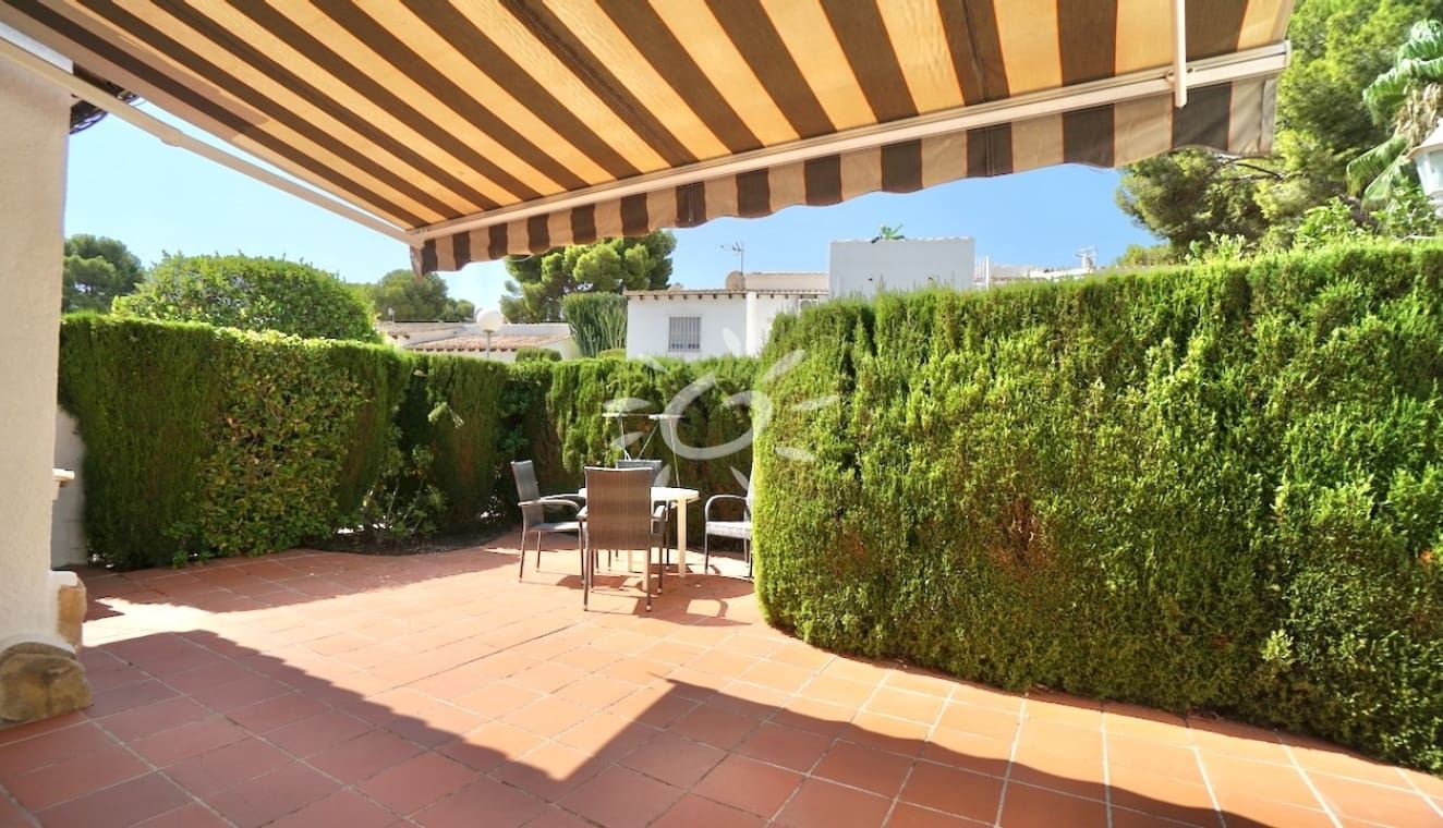 2 bedroom Bungalow for sale in Moraira with pool - € 329,000 (Ref: 9950733)