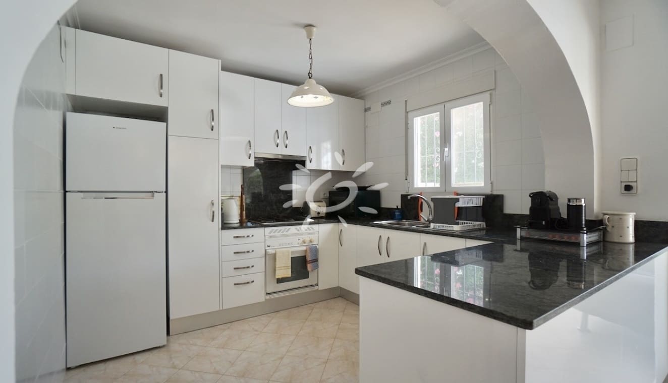 Chalet de 6 habitaciones en Benissa en venta con piscina - 885.000 € (Ref: 9967059)