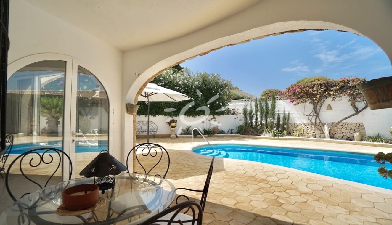 Chalet de 6 habitaciones en Benissa en venta con piscina - 885.000 € (Ref: 9967059)