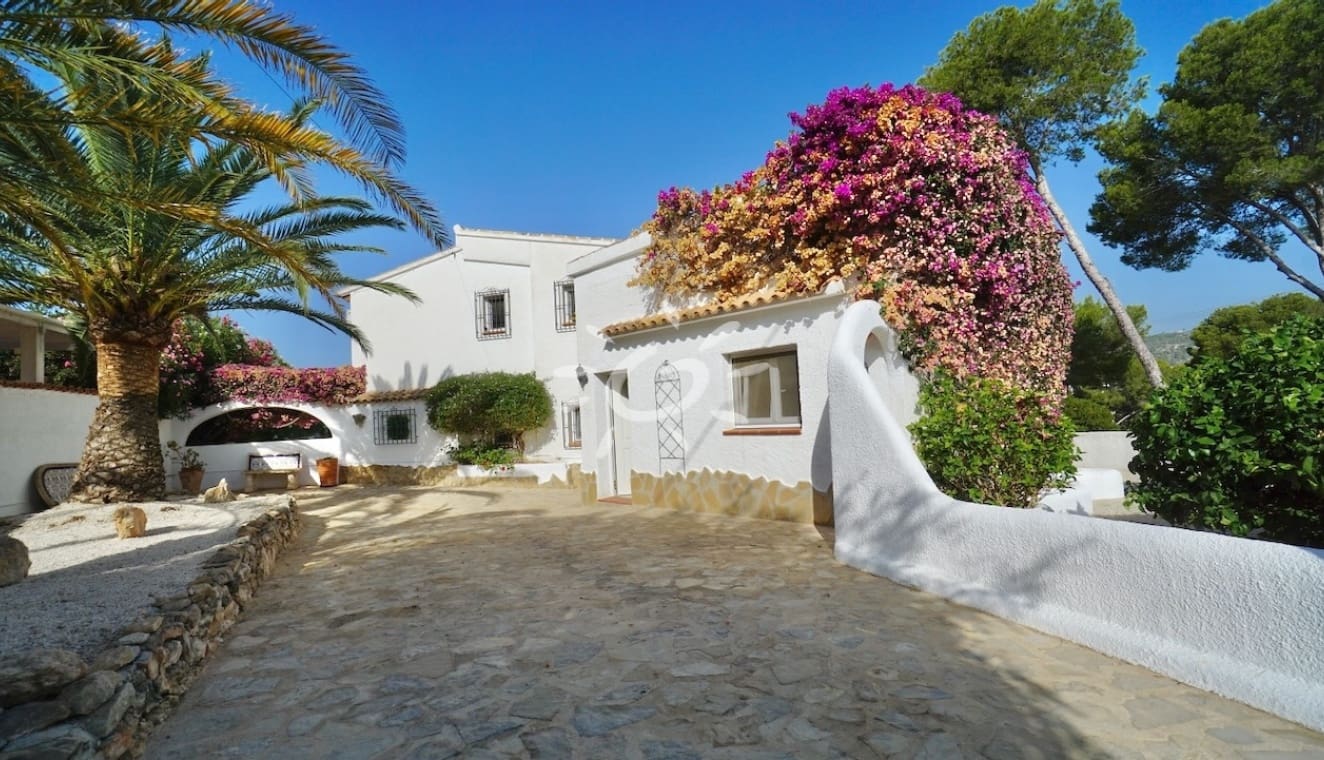Chalet de 6 habitaciones en Benissa en venta con piscina - 885.000 € (Ref: 9967059)