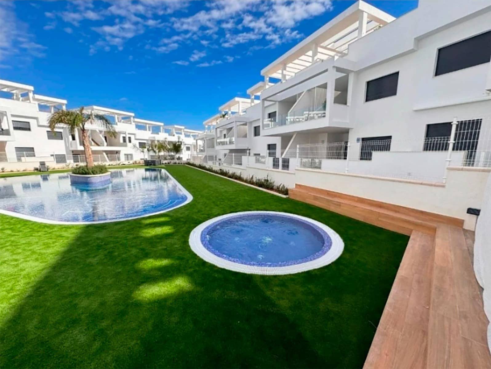 2 bedroom Bungalow for sale in Torrevieja with pool garage - € 322,900 (Ref: 10024591)