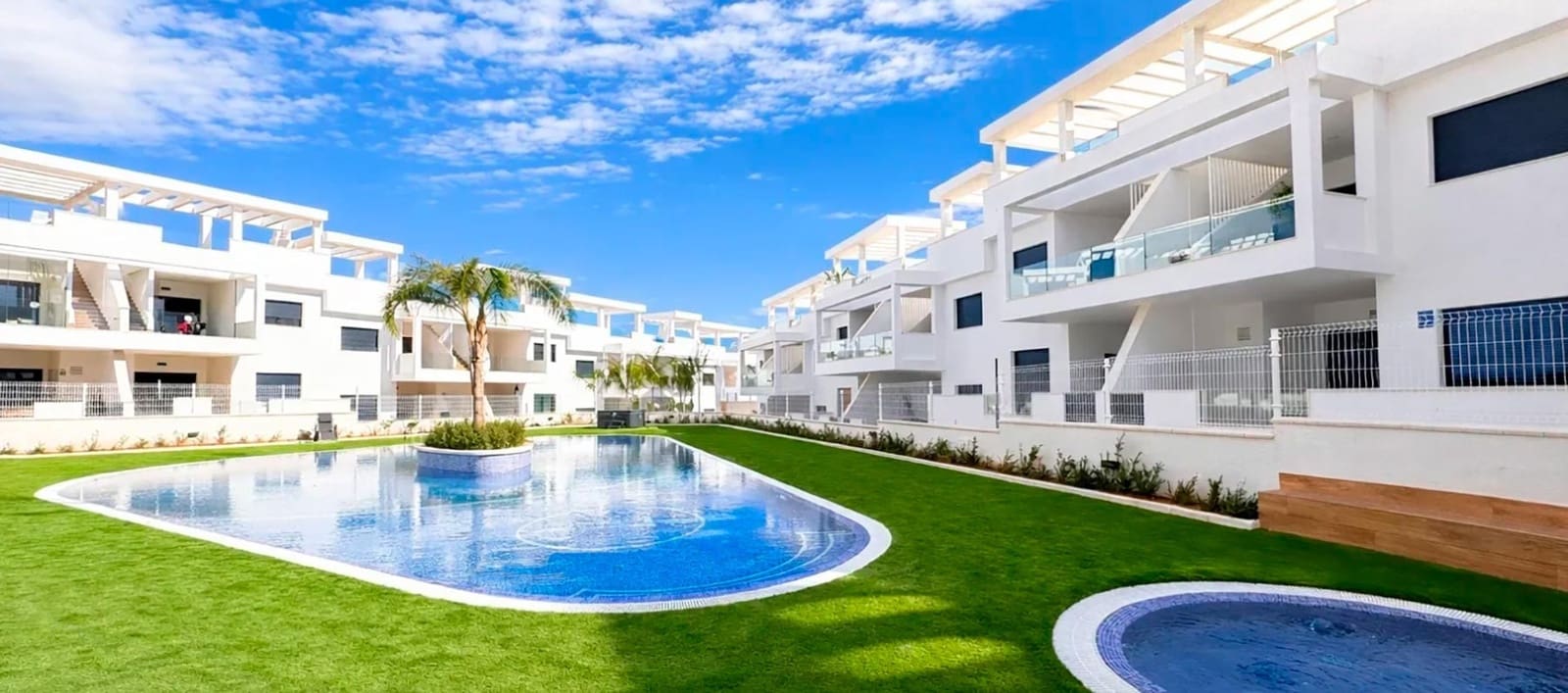 2 bedroom Bungalow for sale in Torrevieja with pool garage - € 322,900 (Ref: 10024591)