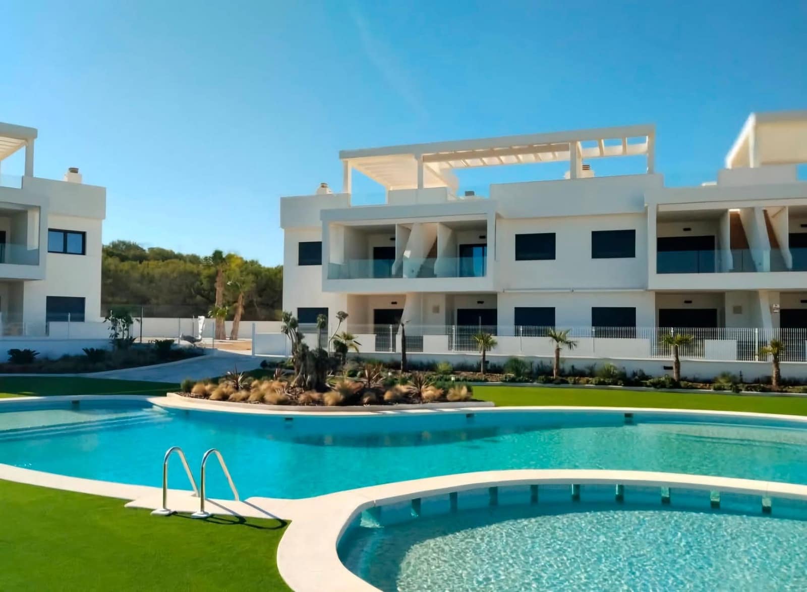 2 bedroom Bungalow for sale in Torrevieja with pool garage - € 322,900 (Ref: 10024591)