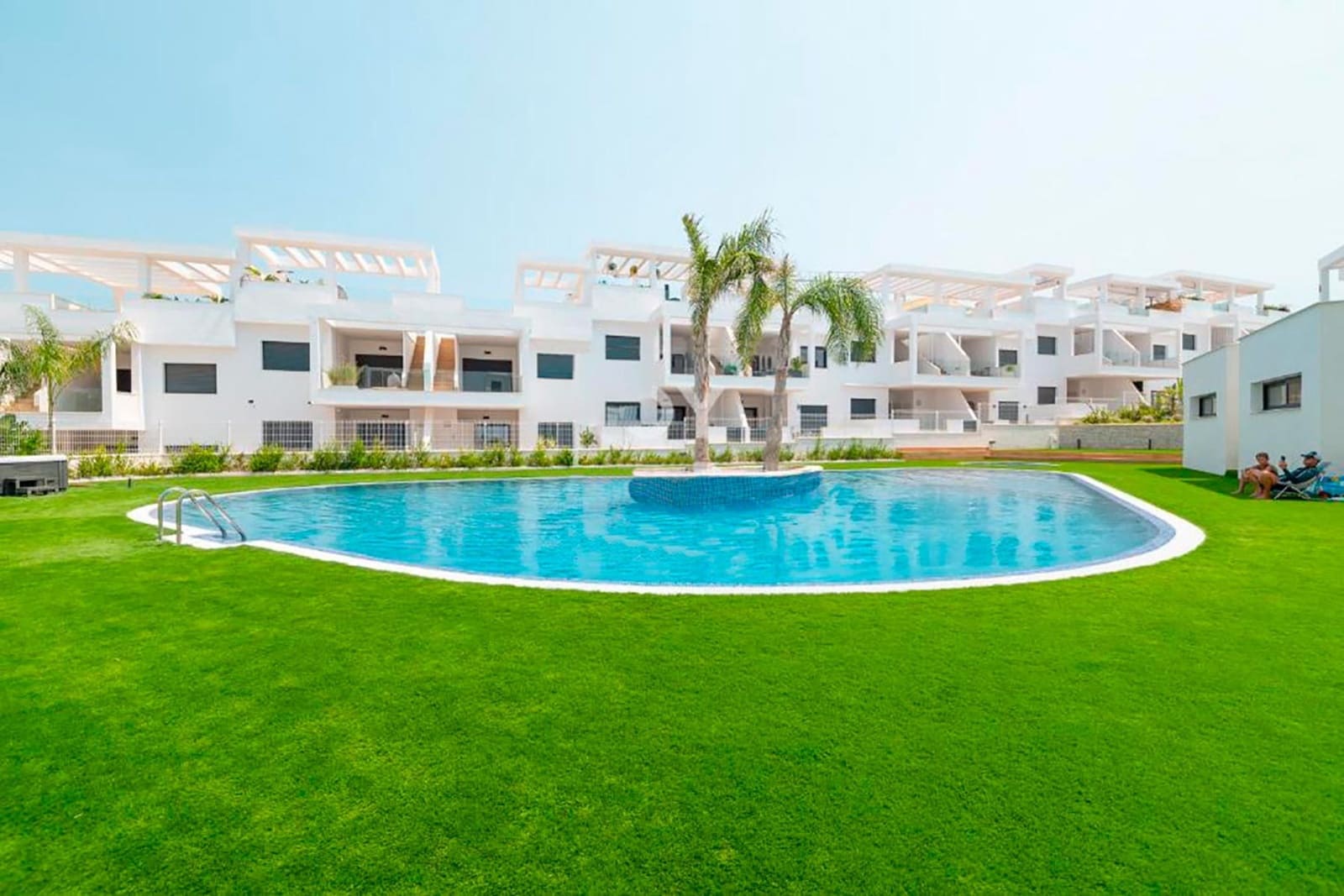 2 bedroom Bungalow for sale in Torrevieja with pool garage - € 322,900 (Ref: 10024591)