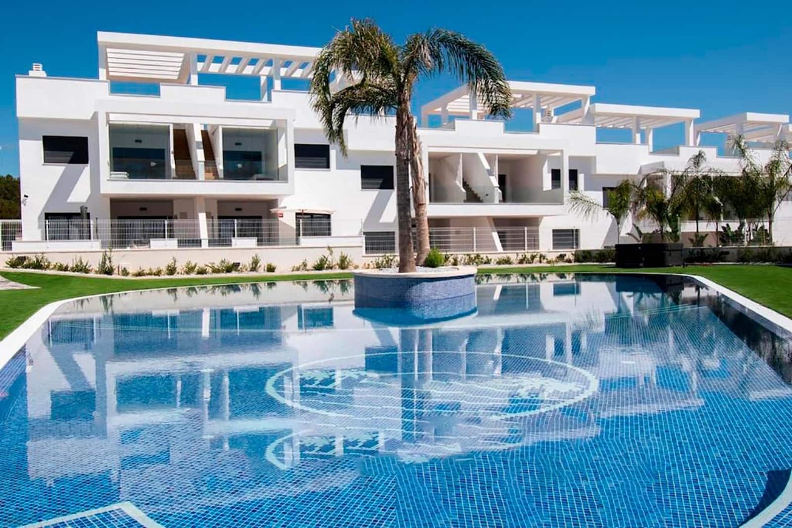 2 bedroom Bungalow for sale in Torrevieja with pool garage - € 322,900 (Ref: 10024591)