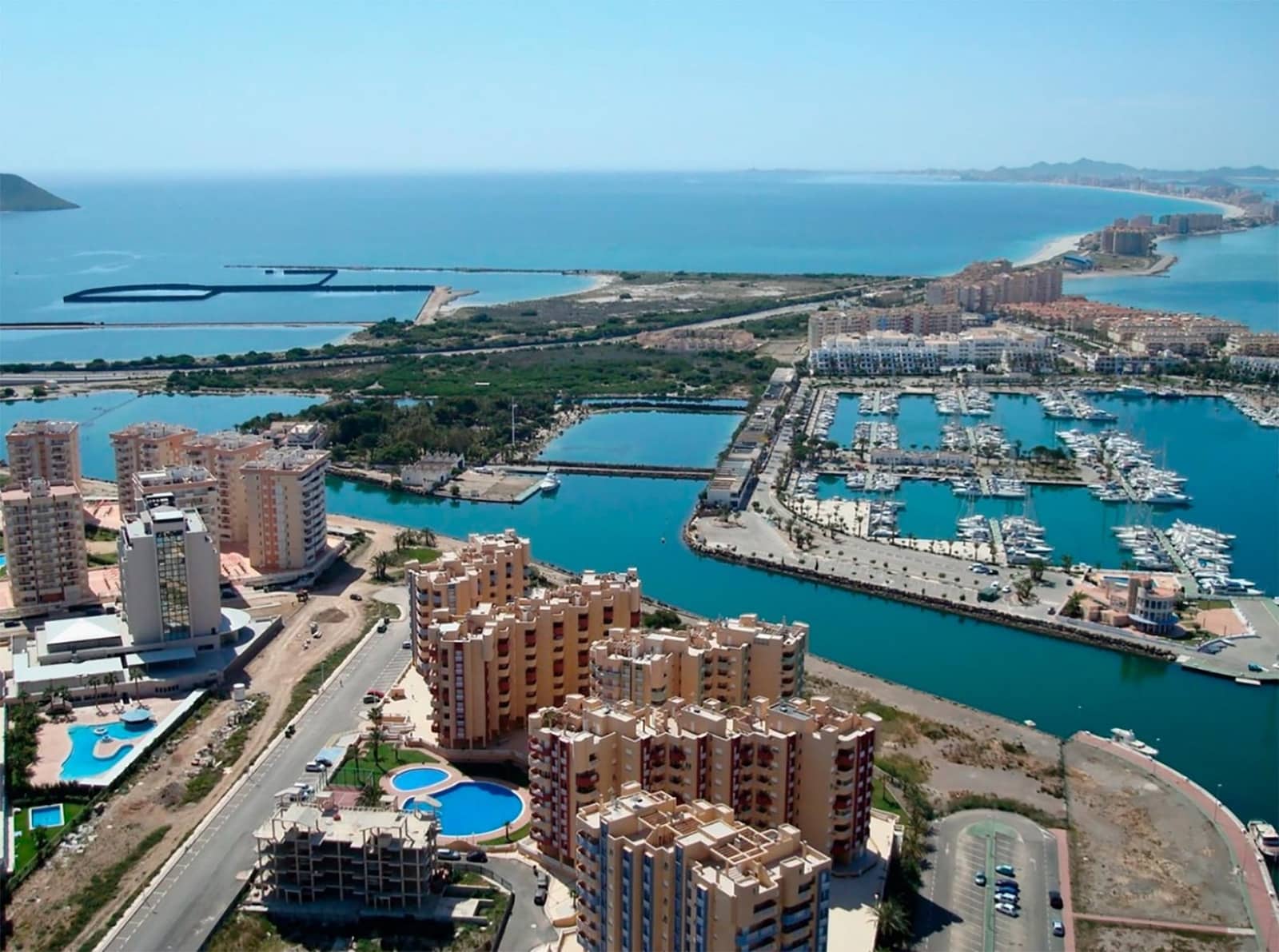 2 slaapkamer Villa te koop in La Manga del Mar Menor met zwembad garage - € 285.631 (Ref: 10073344)