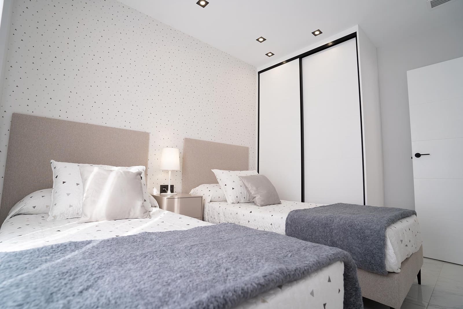 2 makuuhuone Bungalow myytävänä paikassa Pilar de la Horadada mukana uima-altaan 
autotalli - 365 000 € (Ref: 10077008)