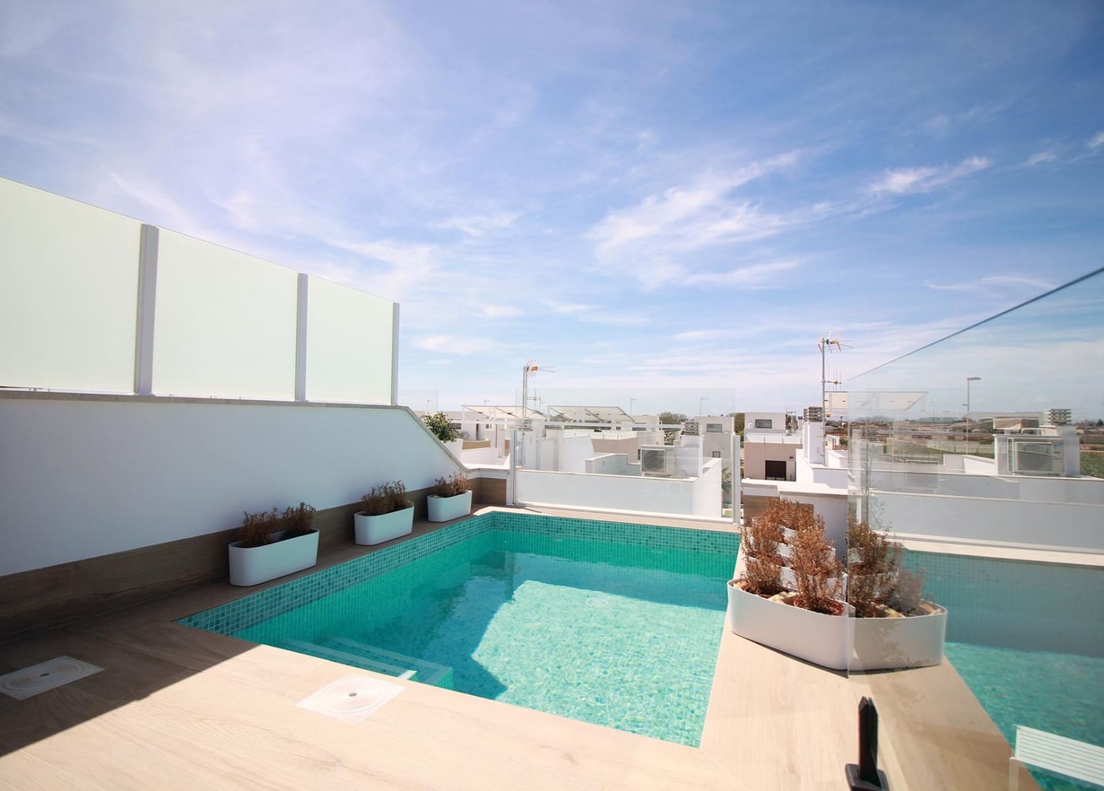 Bungalow de 2 habitaciones en Pilar de la Horadada en venta con piscina garaje - 395.000 € (Ref: 10079803)