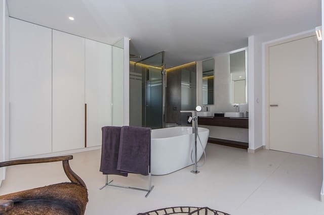 4 chambre Villa/Maison à vendre à San Miguel de Salinas avec piscine garage - 1 250 000 € (Ref: 6853916)