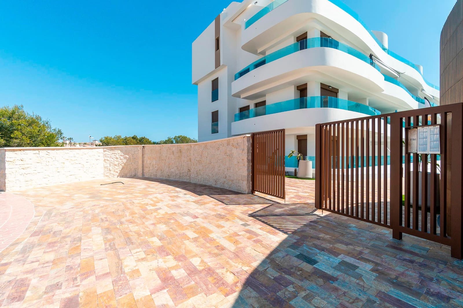 2 soveværelse Lejlighed til salg i Playa Flamenca med swimmingpool garage - € 325.000 (Ref: 6853996)