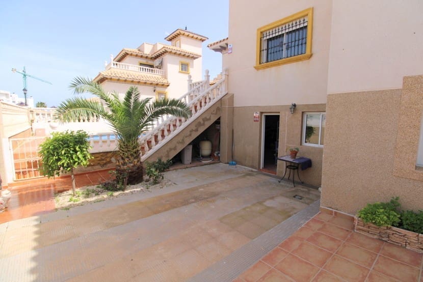 4 bedroom Villa for sale in La Zenia with pool - € 412,000 (Ref: 6898424)