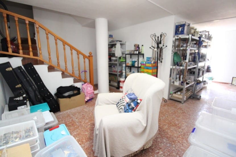 4 bedroom Villa for sale in La Zenia with pool - € 412,000 (Ref: 6898424)