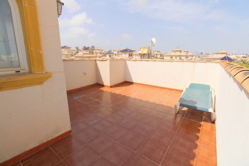4 bedroom Villa for sale in La Zenia with pool - € 412,000 (Ref: 6898424)