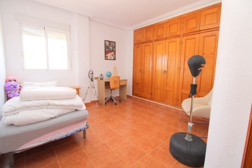 4 bedroom Villa for sale in La Zenia with pool - € 412,000 (Ref: 6898424)