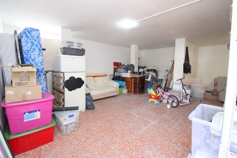 4 bedroom Villa for sale in La Zenia with pool - € 412,000 (Ref: 6898424)