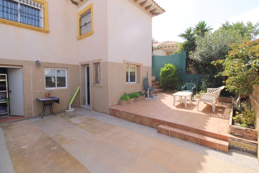 4 bedroom Villa for sale in La Zenia with pool - € 412,000 (Ref: 6898424)