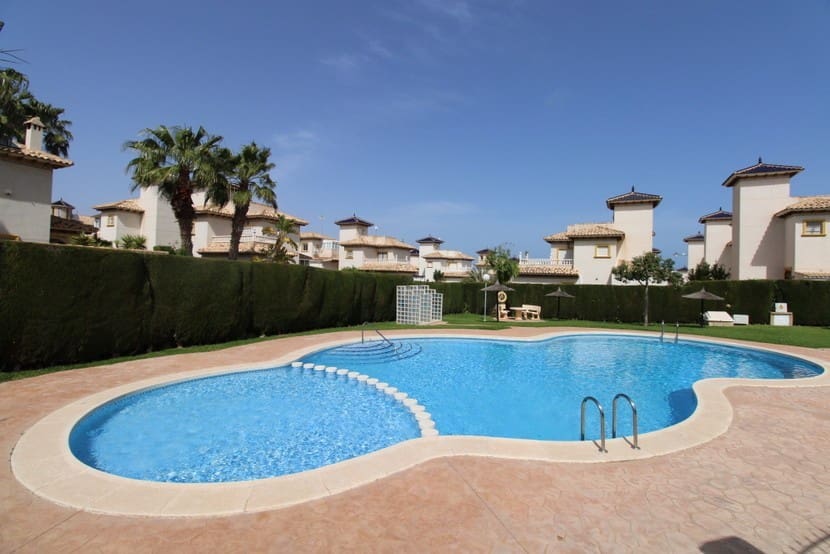 4 bedroom Villa for sale in La Zenia with pool - € 412,000 (Ref: 6898424)