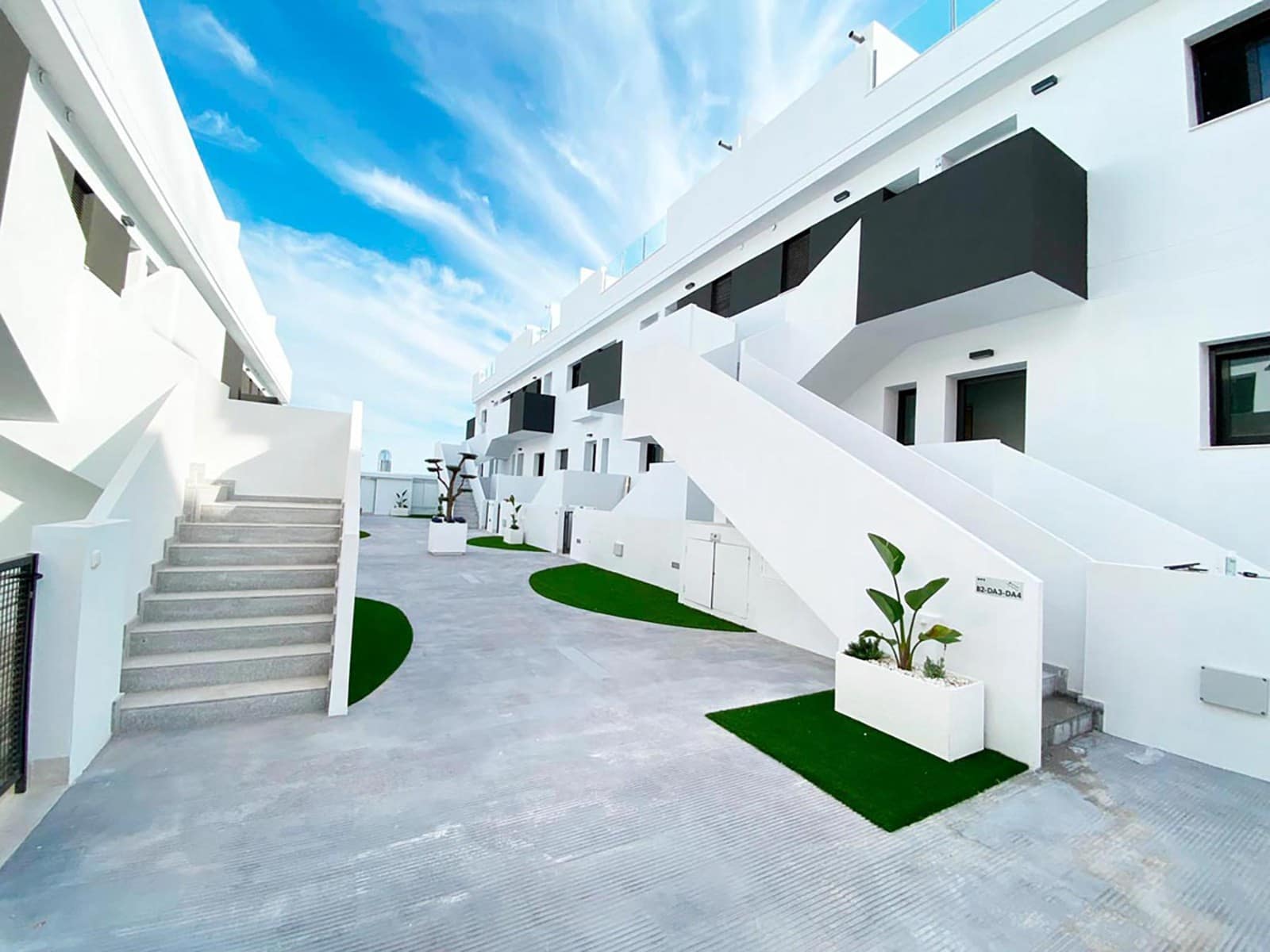 2 Zimmer Villa zu verkaufen in Torrevieja mit Pool Garage - 305.000 € (Ref: 7077058)