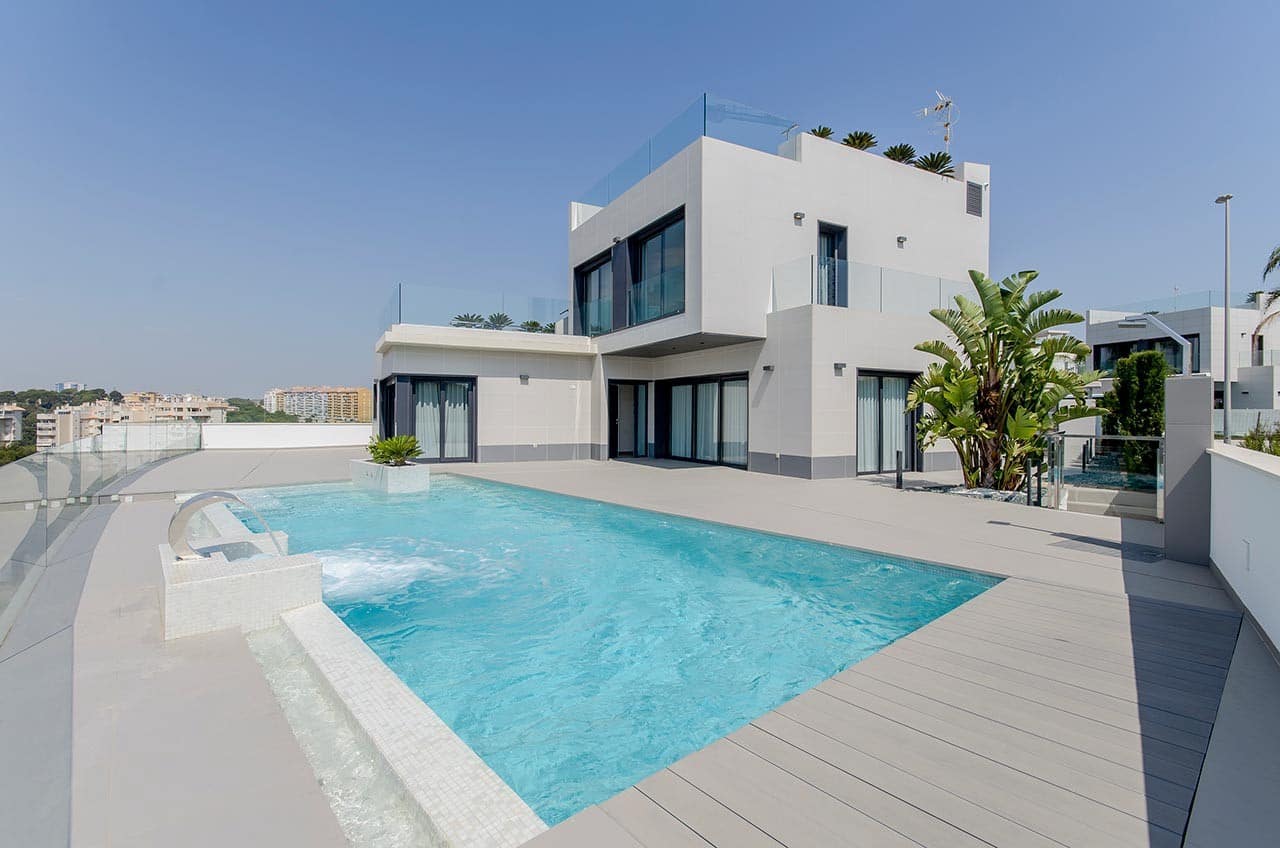 3 bedroom Villa for sale in Campoamor with pool garage - € 1,195,000 (Ref: 9458731)
