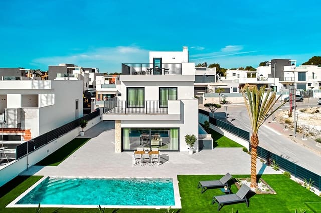 3 slaapkamer Villa te koop in San Miguel de Salinas met zwembad garage - € 649.000 (Ref: 9458765)