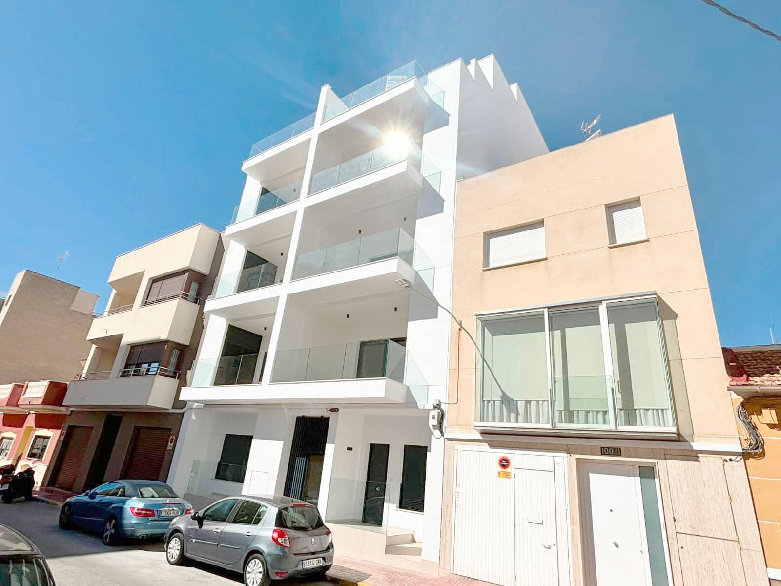 3 bedroom Apartment for sale in Guardamar del Segura with garage - € 349,500 (Ref: 9458770)