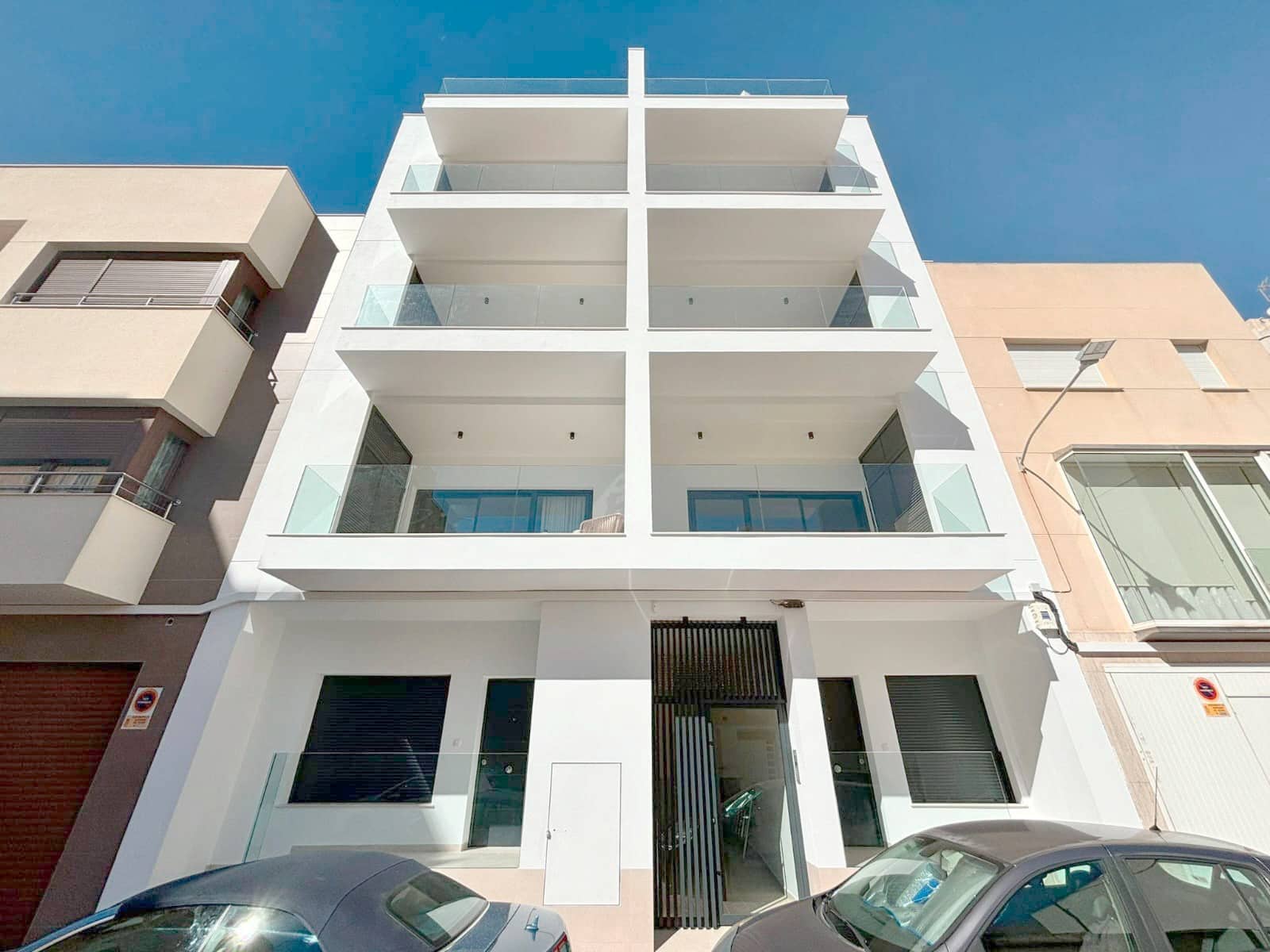 3 bedroom Apartment for sale in Guardamar del Segura with garage - € 349,500 (Ref: 9458770)