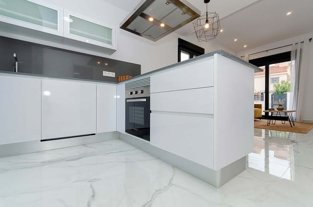 3 quarto Moradia para venda em La Torreta, Torrevieja com piscina - 409 000 € (Ref: 9458796)