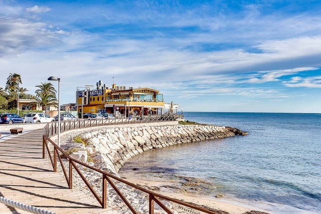 4 Zimmer Villa zu verkaufen in Cabo Roig, Orihuela mit Pool Garage - 1.575.000 € (Ref: 9458899)