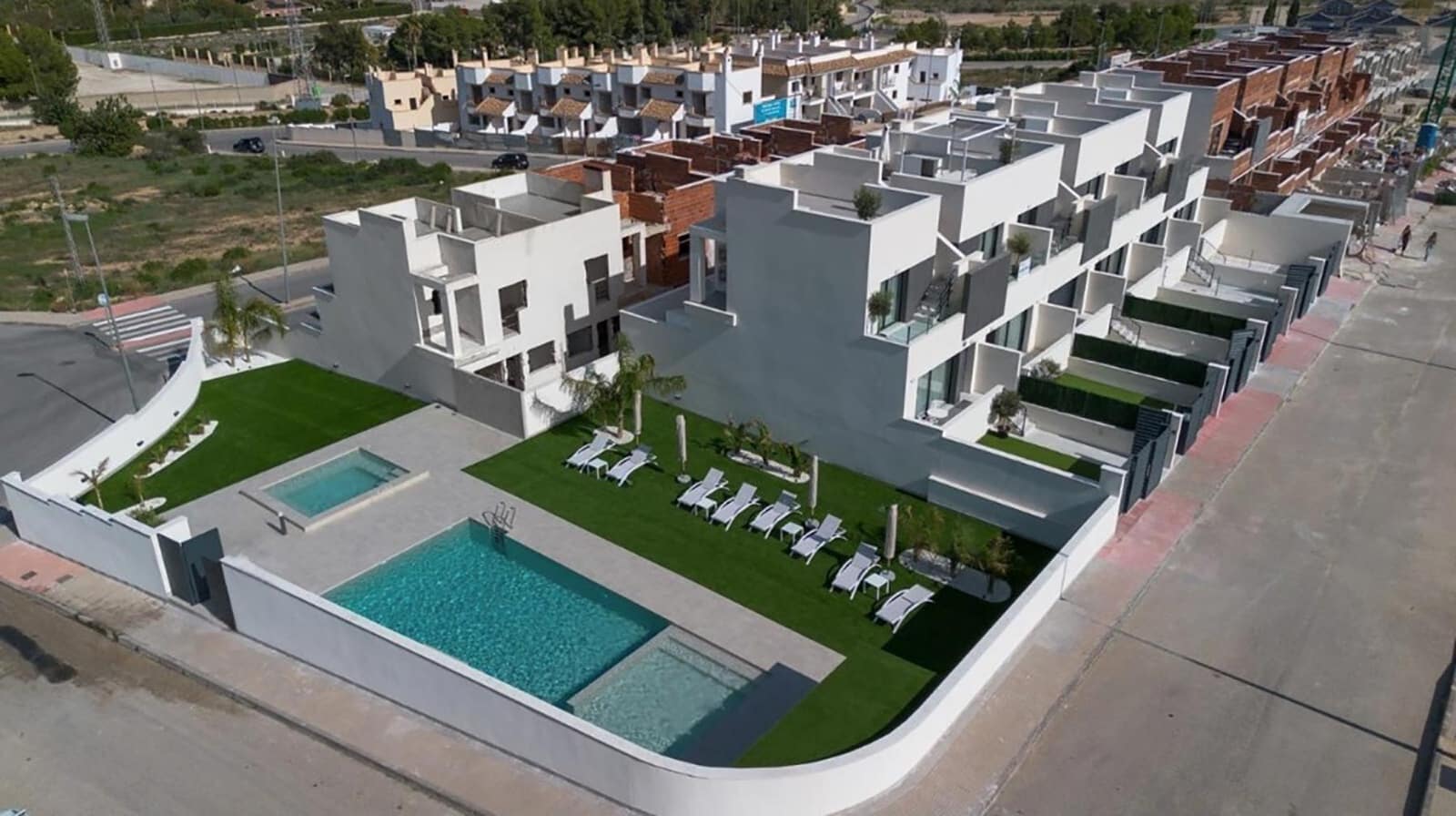3 bedroom Villa for sale in Cox with pool garage - € 238,000 (Ref: 9458903)