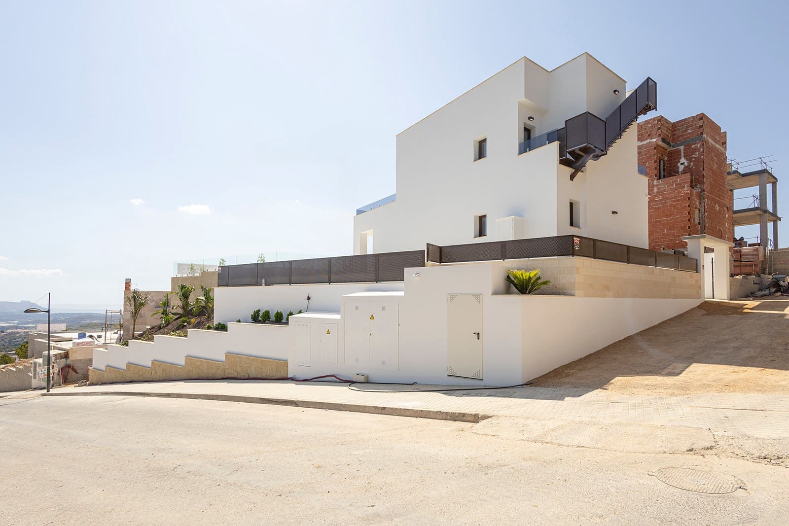 3 bedroom Villa for sale in Polop with pool garage - € 598,000 (Ref: 9458981)