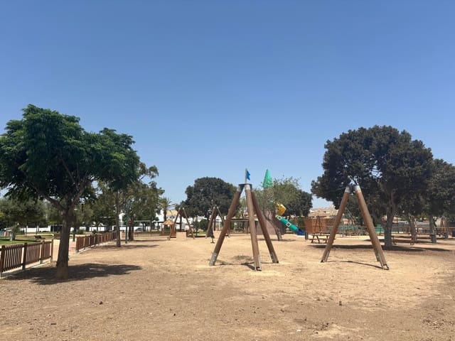 3 quarto Bungalow para venda em Pilar de la Horadada ciudad, Pilar de la Horadada com piscina garagem - 270 000 € (Ref: 9458992)