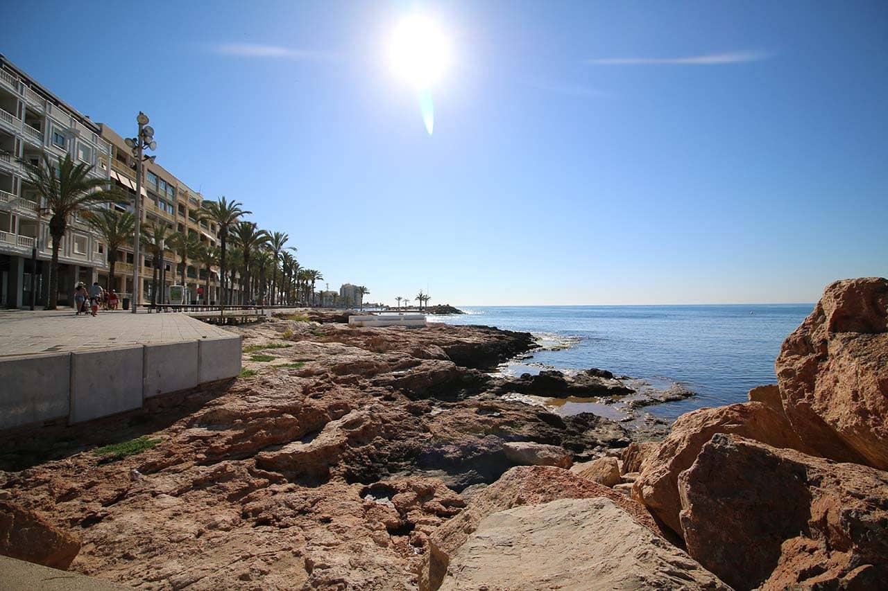 3 makuuhuone Huvila myytävänä paikassa Los Balcones mukana uima-altaan 
autotalli - 700 000 € (Ref: 9458996)