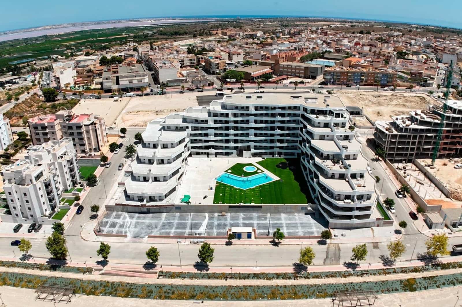 Ático de 3 habitaciones en San Miguel de Salinas en venta con piscina garaje - 329.900 € (Ref: 9459051)