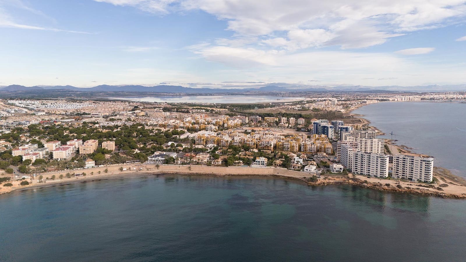 Bungalow de 3 habitaciones en Pilar de la Horadada en venta con piscina garaje - 315.000 € (Ref: 9459266)