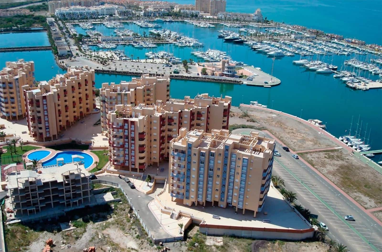 Apartamento de 2 habitaciones en La Manga del Mar Menor en venta con piscina - 213.259 € (Ref: 9459327)