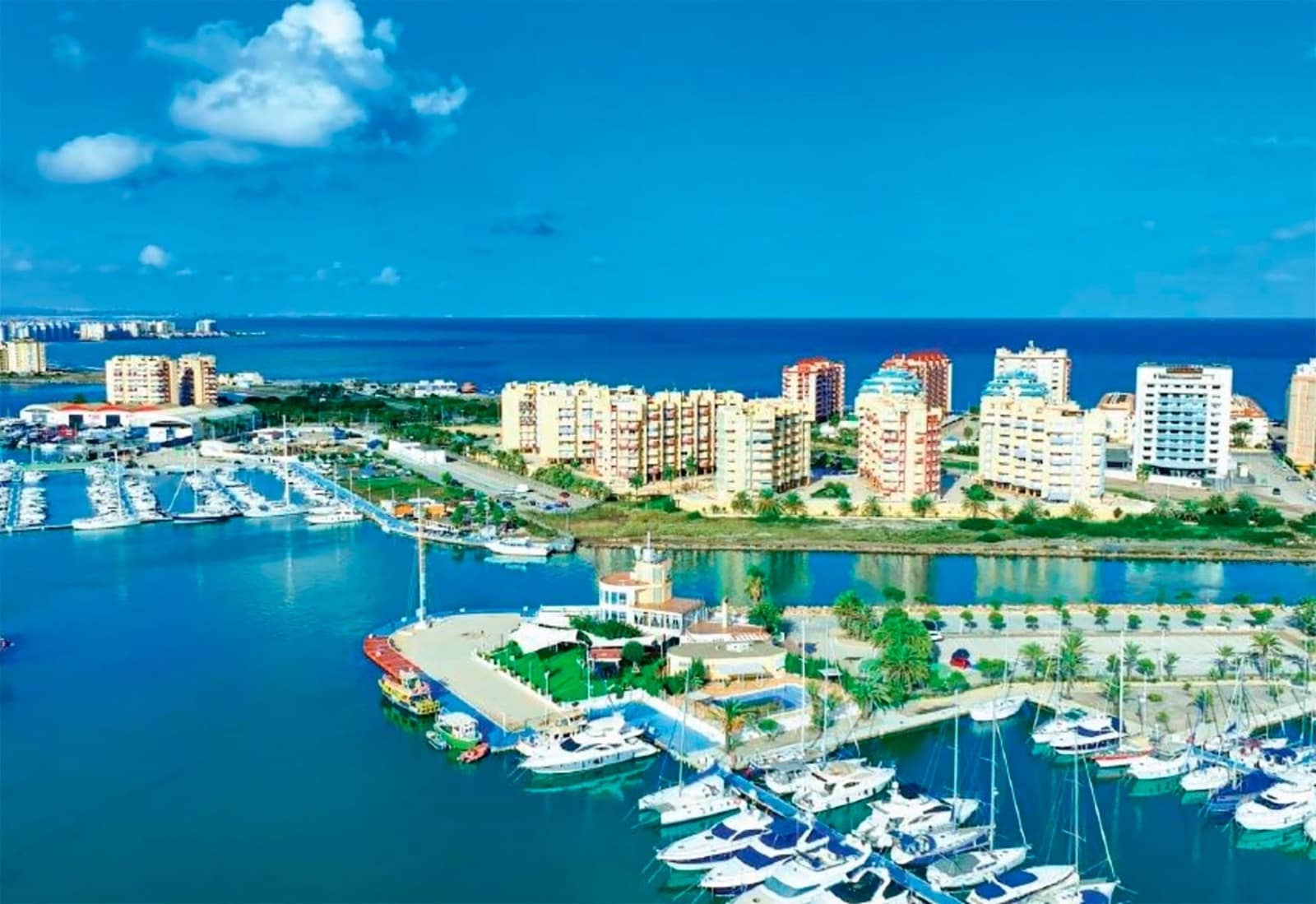 Apartamento de 2 habitaciones en La Manga del Mar Menor en venta con piscina - 213.259 € (Ref: 9459327)