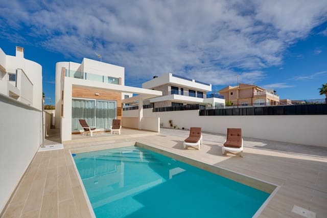 3 Zimmer Villa zu verkaufen in Aguas Nuevas, Torrevieja mit Pool Garage - 650.000 € (Ref: 9459341)