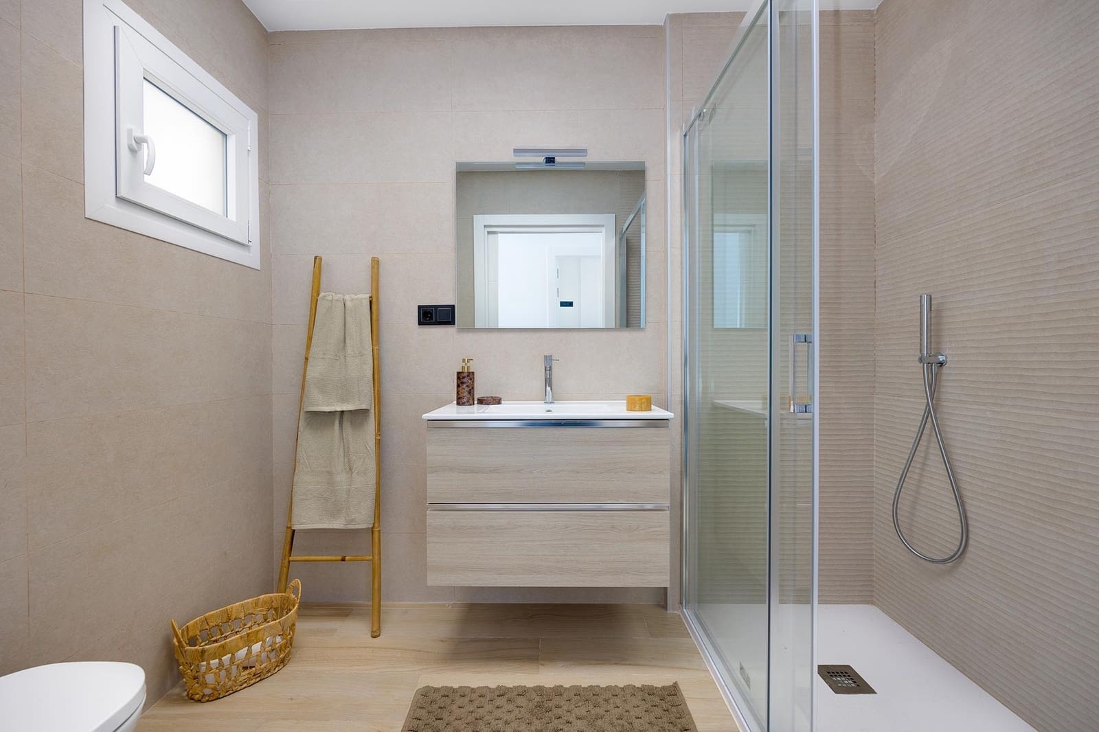 3 bedroom Villa for sale in Aguas Nuevas with pool garage - € 650,000 (Ref: 9459341)