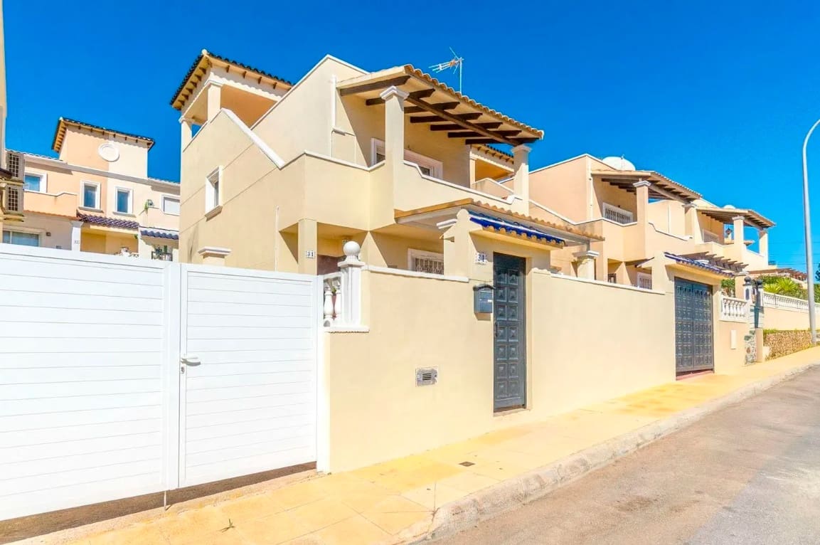 3 soverom Villa til salgs i San Miguel de Salinas med svømmebasseng garasje - € 345 000 (Ref: 9459358)