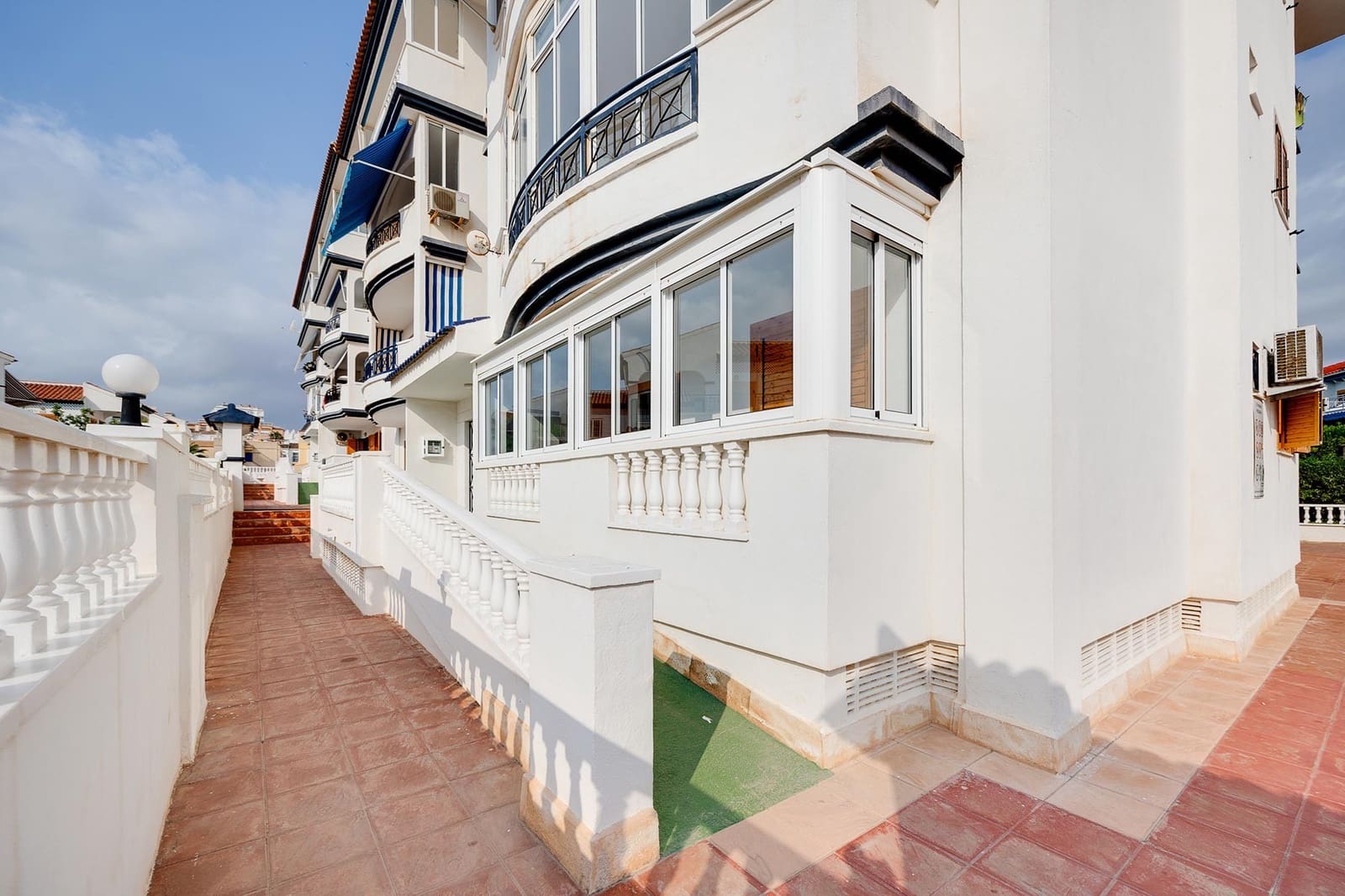 2 Zimmer Apartment zu verkaufen in Torrevieja mit Pool Garage - 205.000 € (Ref: 9459359)