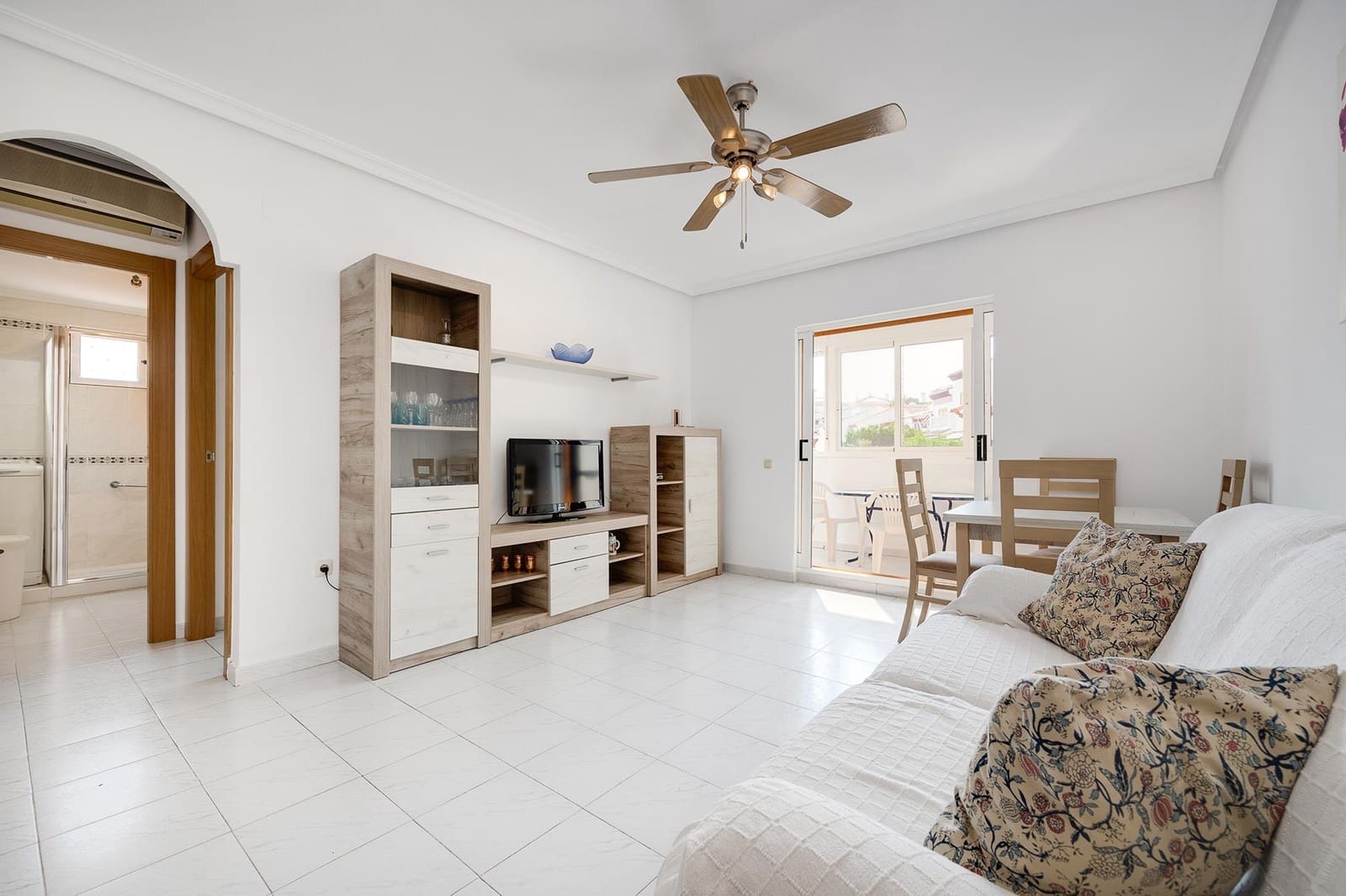 2 Zimmer Apartment zu verkaufen in Torrevieja mit Pool Garage - 205.000 € (Ref: 9459359)