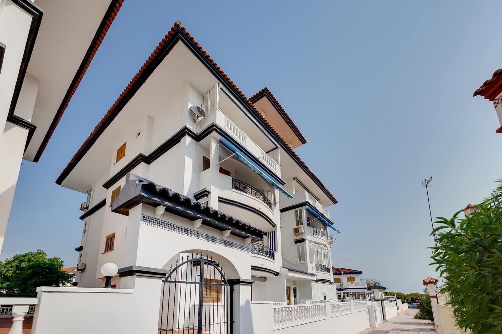 2 Zimmer Apartment zu verkaufen in Torrevieja mit Pool Garage - 205.000 € (Ref: 9459359)