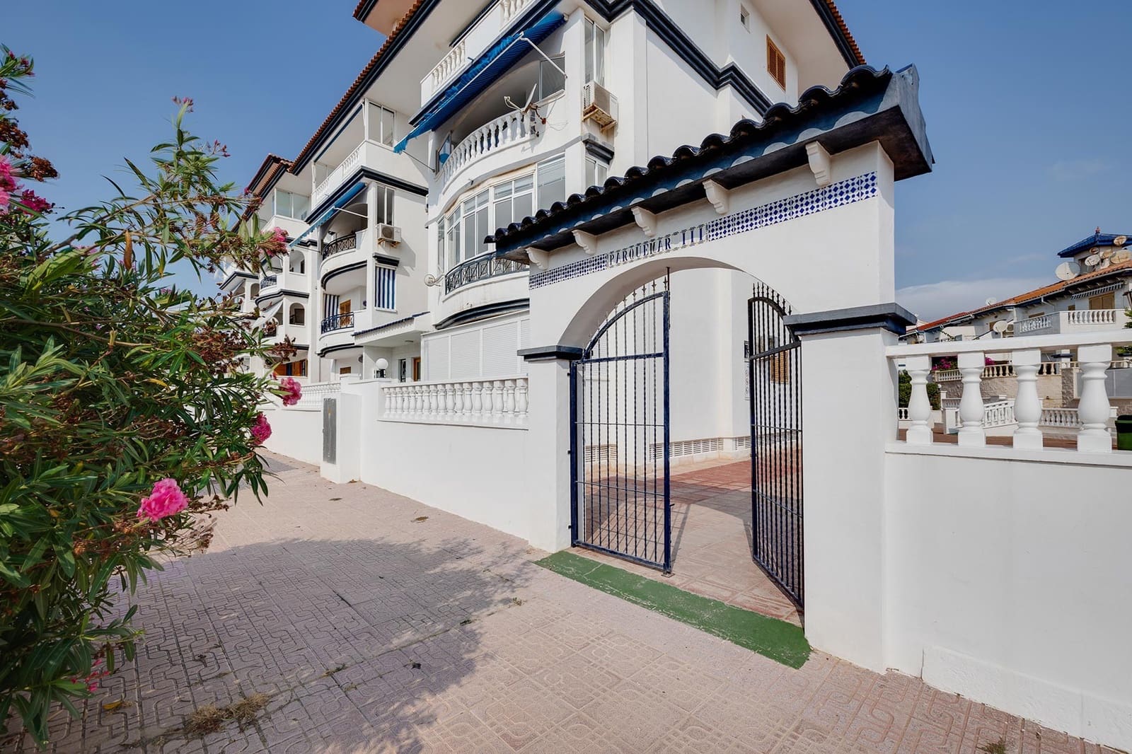 2 Zimmer Apartment zu verkaufen in Torrevieja mit Pool Garage - 205.000 € (Ref: 9459359)