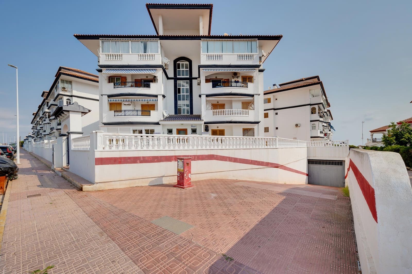 2 Zimmer Apartment zu verkaufen in Torrevieja mit Pool Garage - 205.000 € (Ref: 9459359)