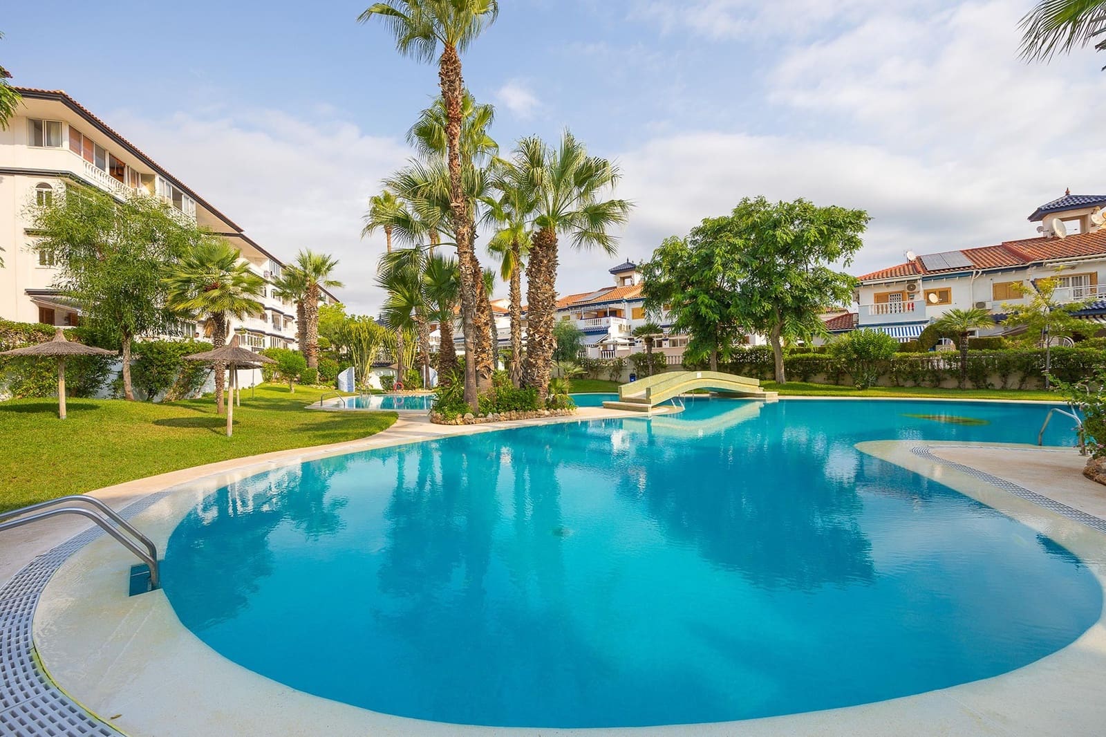 2 Zimmer Apartment zu verkaufen in Torrevieja mit Pool Garage - 205.000 € (Ref: 9459359)