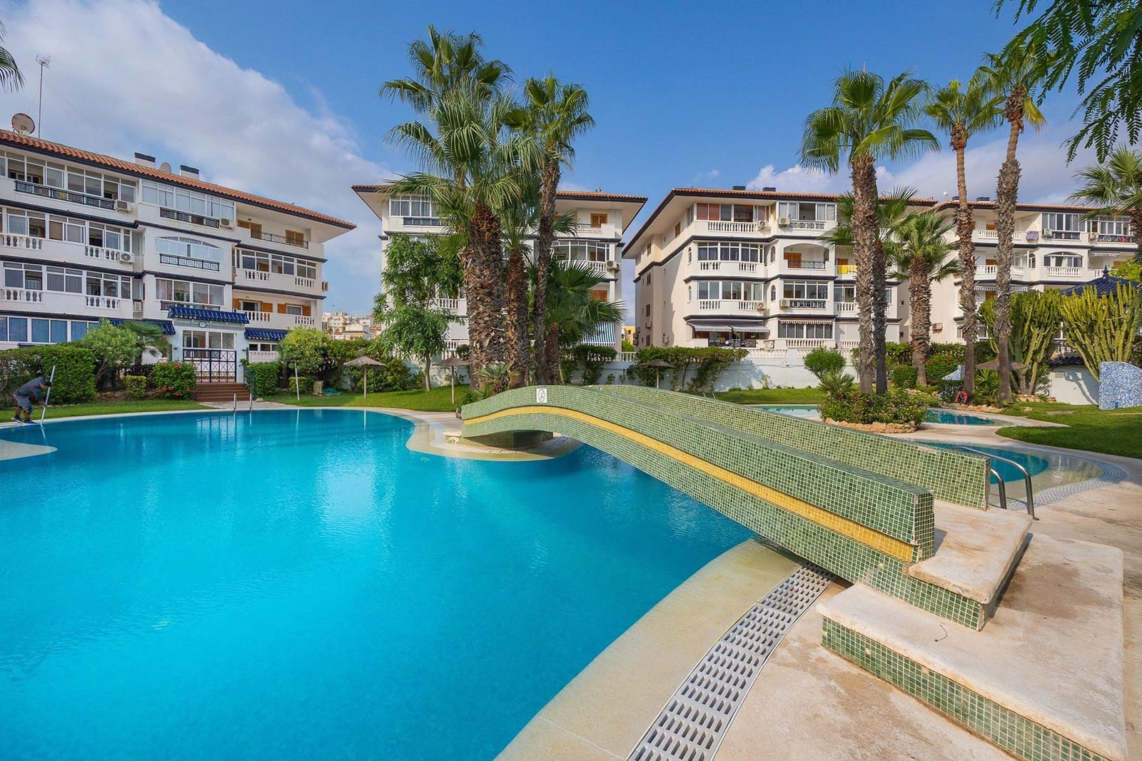 2 Zimmer Apartment zu verkaufen in Torrevieja mit Pool Garage - 205.000 € (Ref: 9459359)