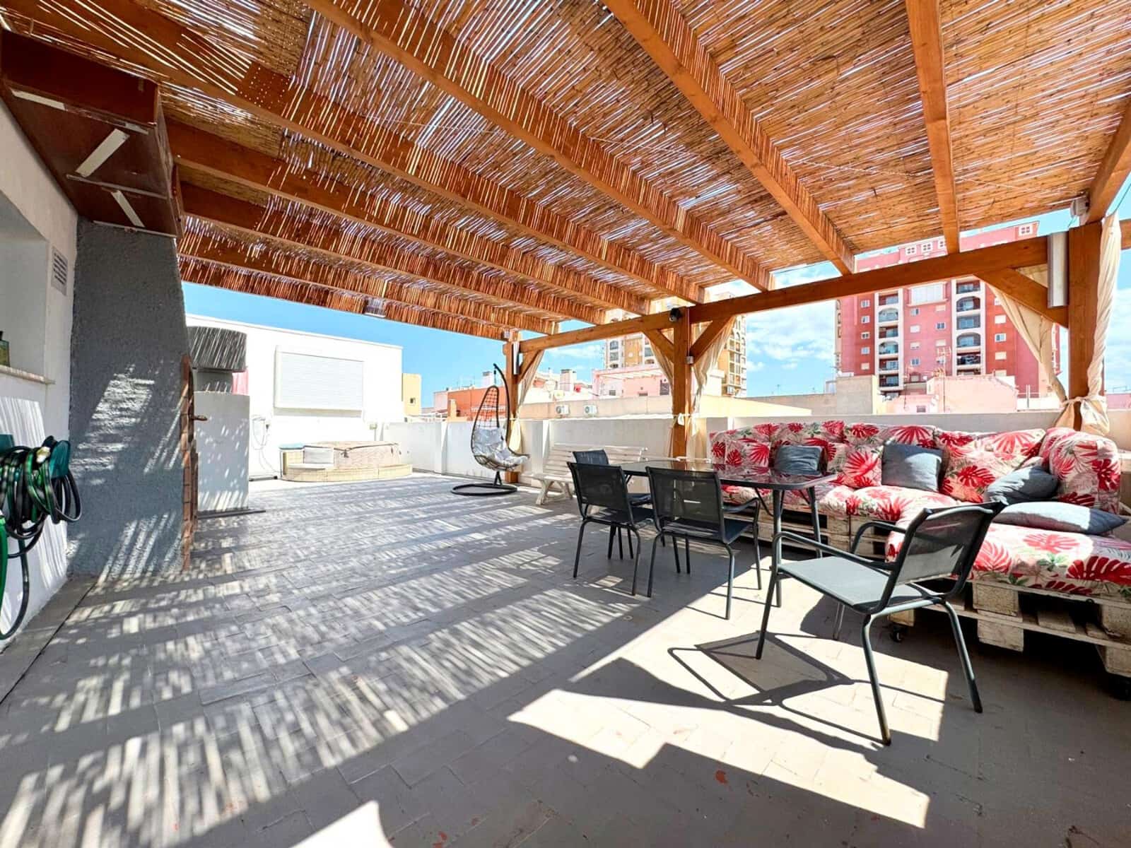 3 quarto Penthouse para venda em Torrevieja com garagem - 245 000 € (Ref: 9459361)