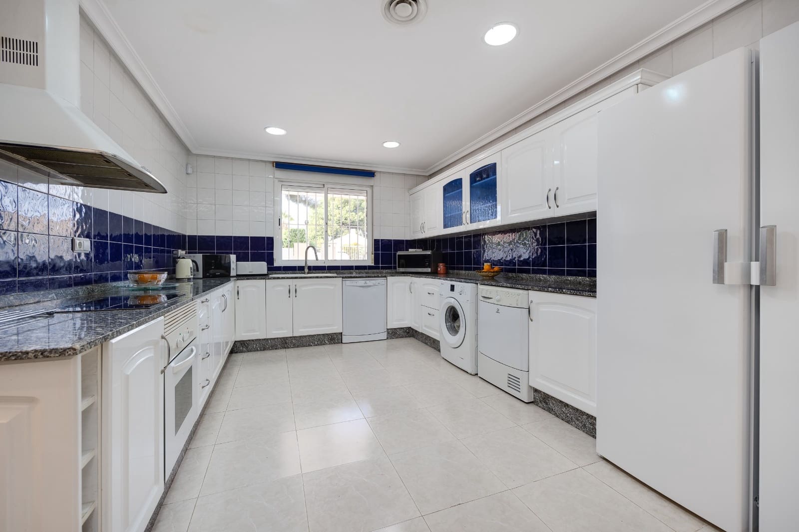 5 bedroom Villa for sale in Aspe with pool - € 549,000 (Ref: 9459363)